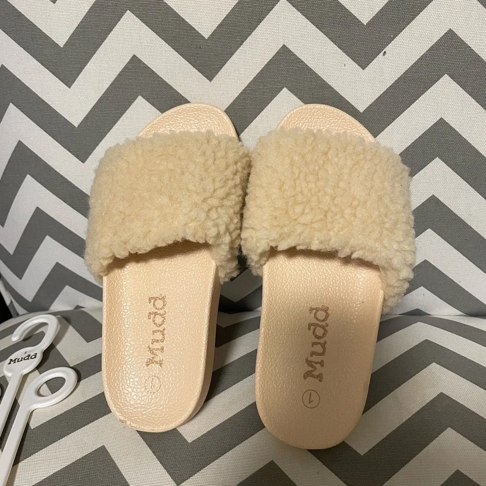 ***2/$15*** Girl’s  fur pool slides